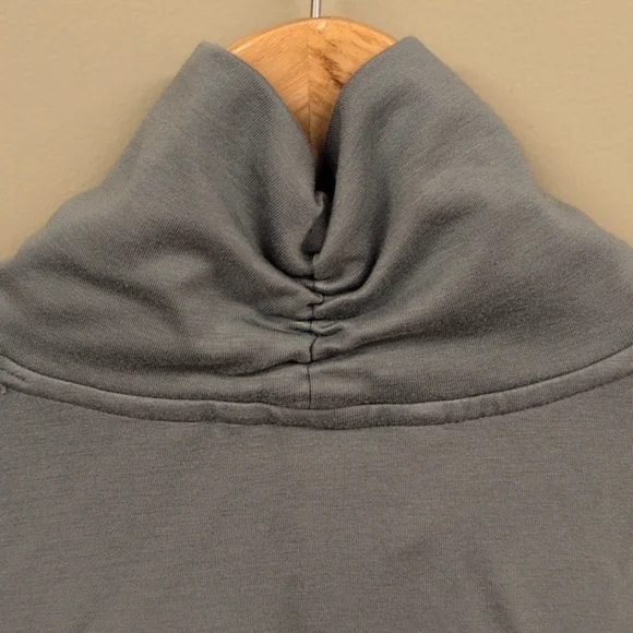 Orvis Front pocket Pullover Cowl Neck Top Size M - Picture 8 of 8